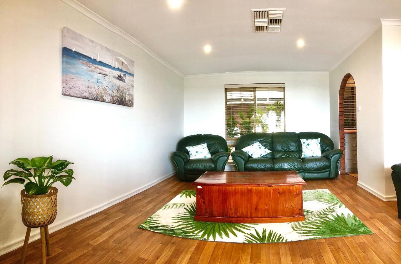Beach House Opposite Ocean 4 Bed 2 Bathroom With Pool Geraldton Zewnętrze zdjęcie