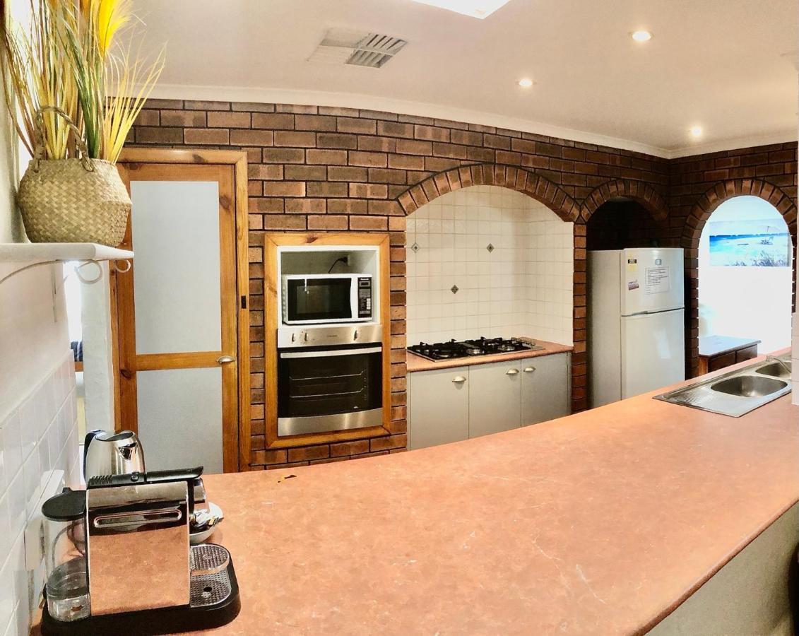 Beach House Opposite Ocean 4 Bed 2 Bathroom With Pool Geraldton Zewnętrze zdjęcie