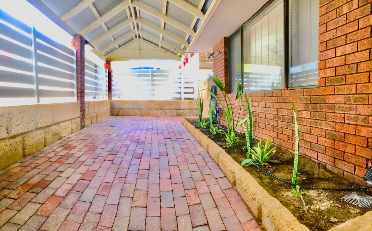 Beach House Opposite Ocean 4 Bed 2 Bathroom With Pool Geraldton Zewnętrze zdjęcie