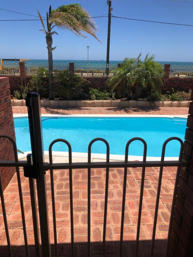 Beach House Opposite Ocean 4 Bed 2 Bathroom With Pool Geraldton Zewnętrze zdjęcie