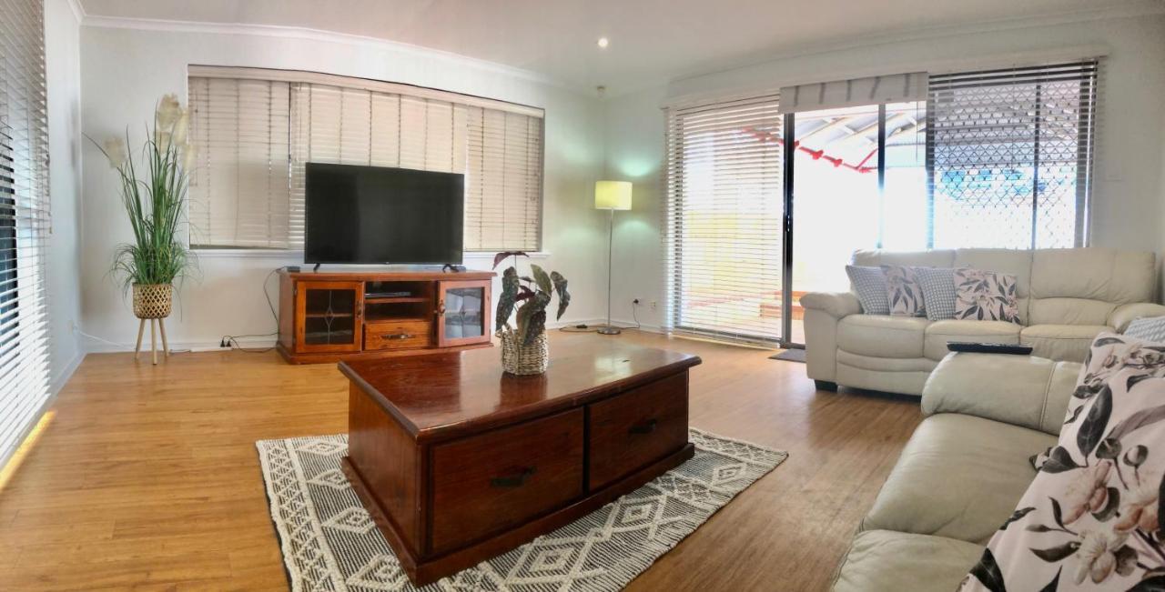 Beach House Opposite Ocean 4 Bed 2 Bathroom With Pool Geraldton Zewnętrze zdjęcie